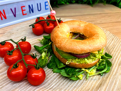 Bagel au poulet pané